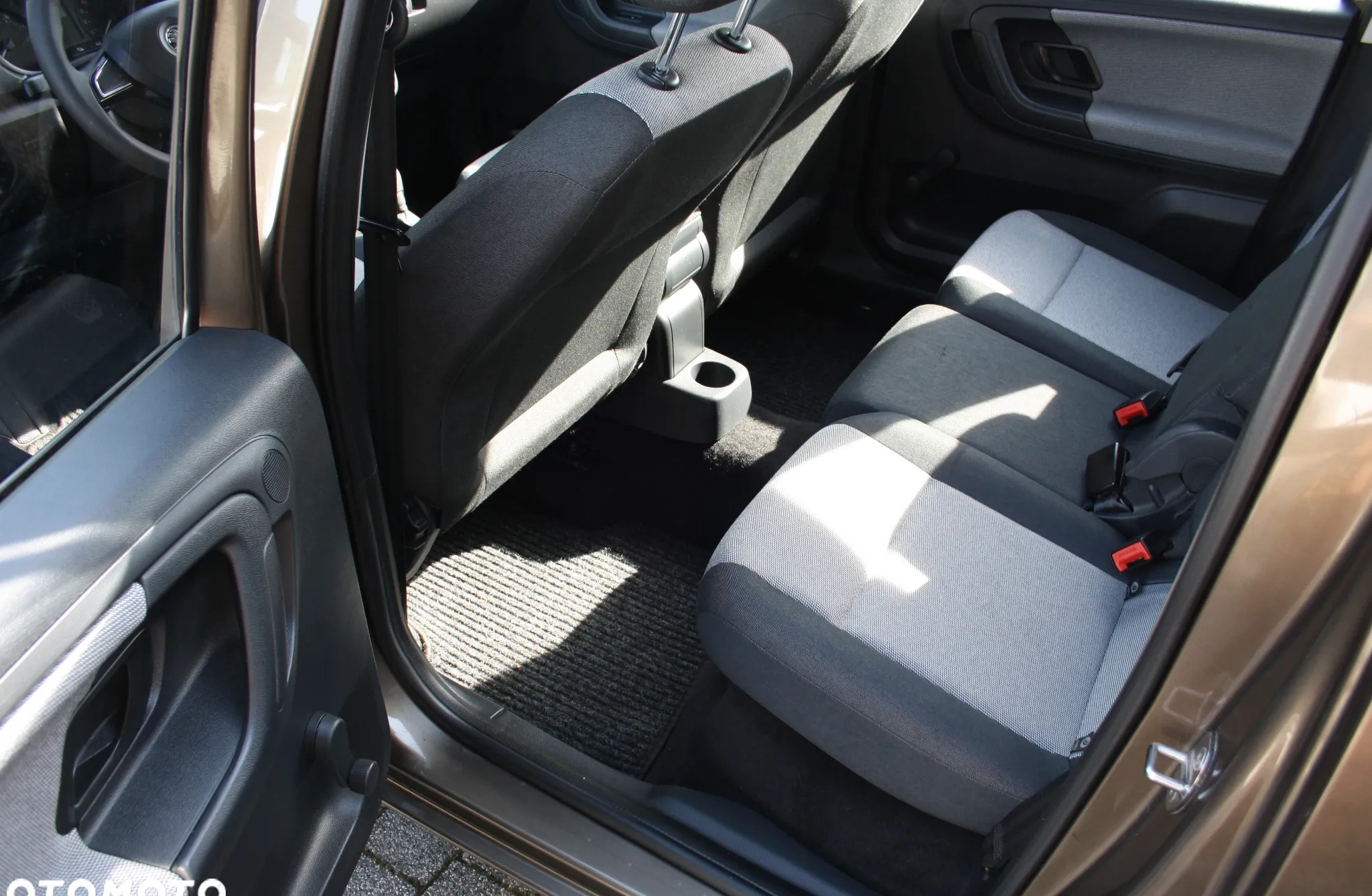 Skoda Roomster cena 29800 przebieg: 159000, rok produkcji 2015 z Piastów małe 172